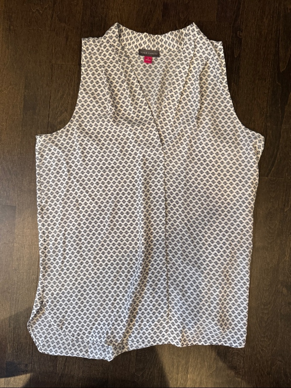 Vince Camuto White Sleeveless Geometric-Print V-Neck Tank
